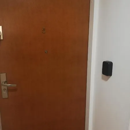 아파트 Platan Patio 5- Berry *