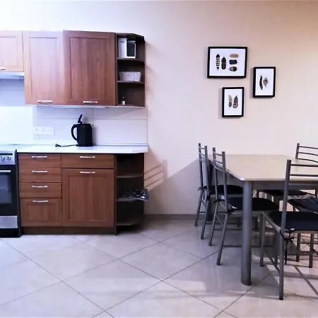 Apartment Platan Patio 5- Berry