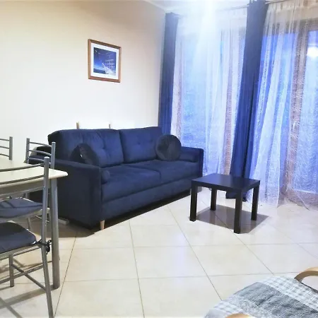 Platan Patio 5- Berry Apartment